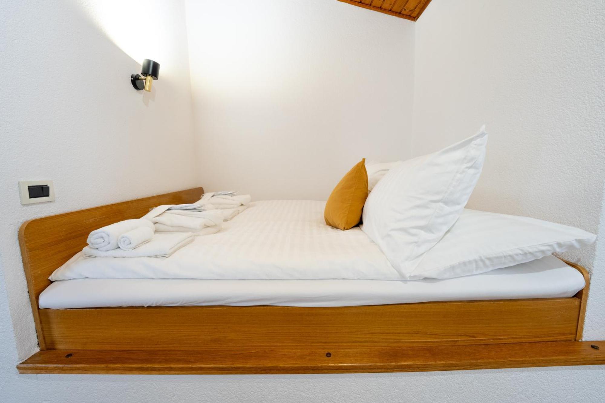Hotel Maslina Seget  Экстерьер фото